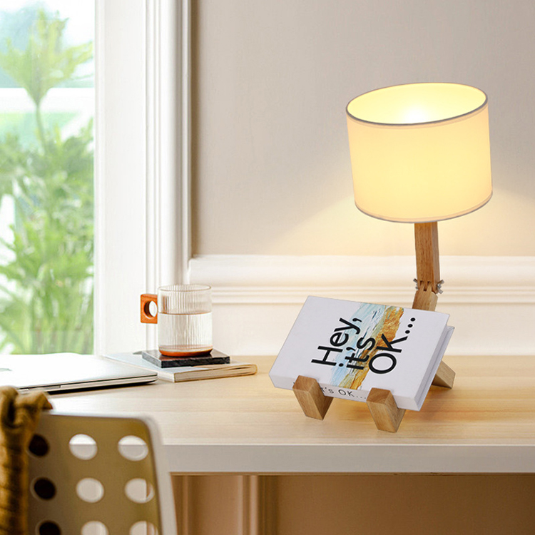 European-style solid wood robot creative lamp Nordic desk lamp American-style bedroom bedside lamp Australian-style cross-border